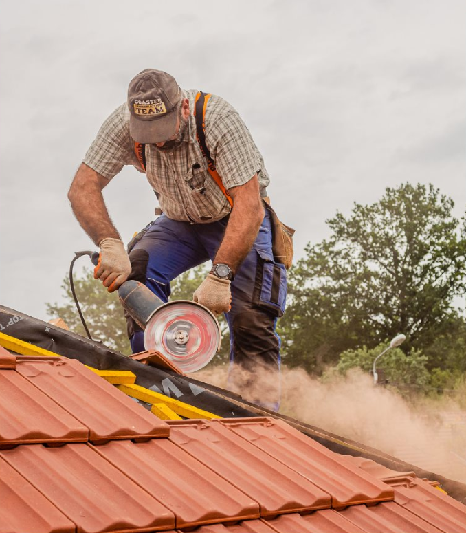 Travail de précision sur tuiles