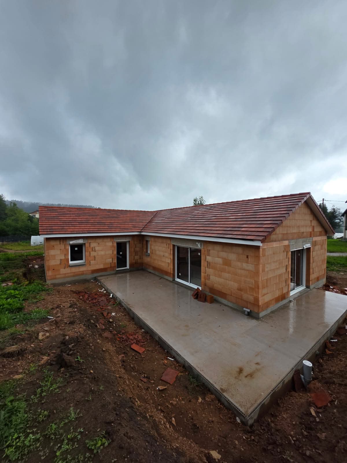 Construction neuve — toiture tuiles rouges